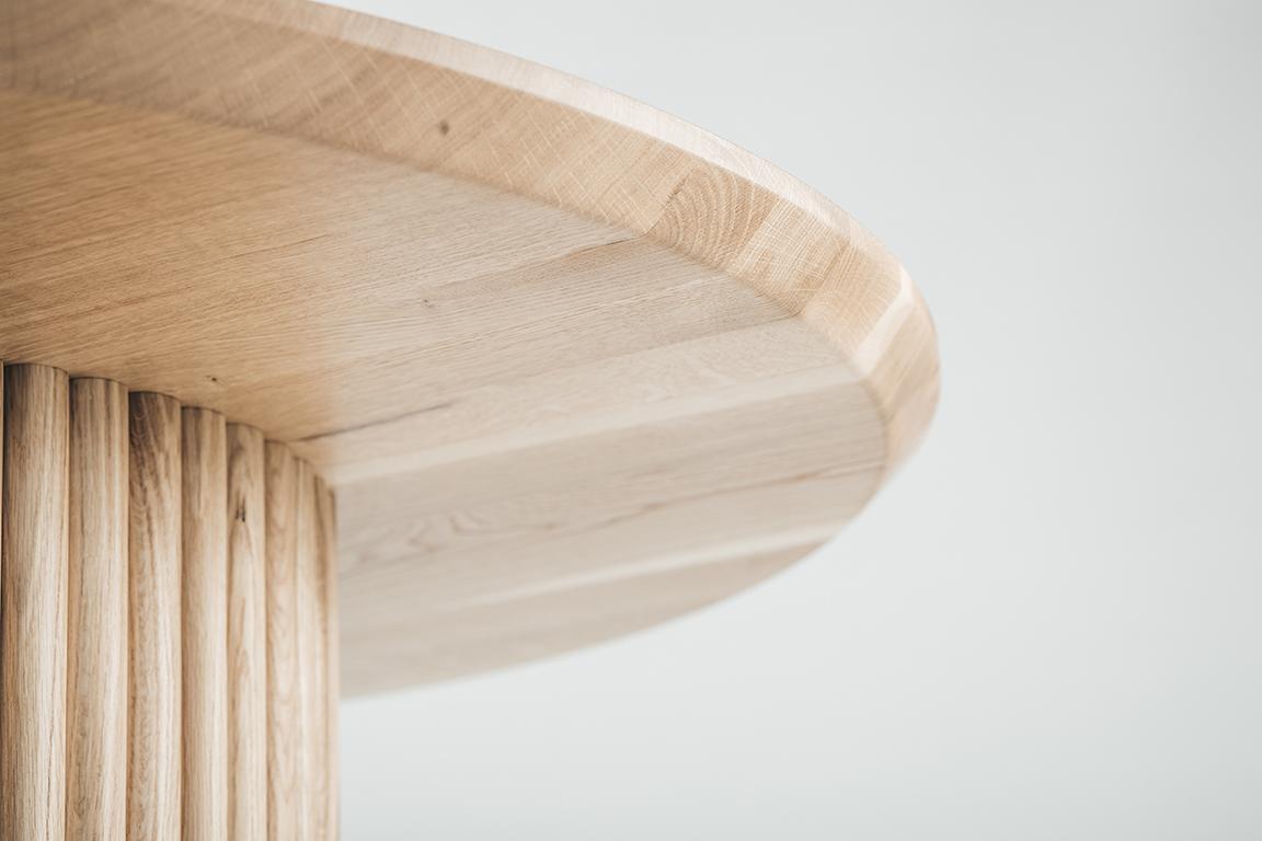 Okrugli trpezarijski sto hrast 2